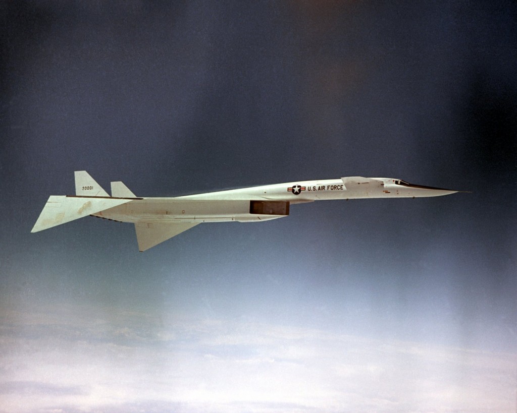 xb-70_stbd